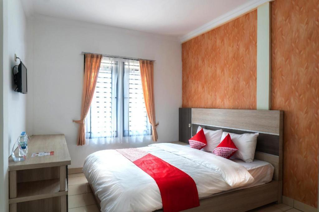 Super Oyo 617 Sukaraja Residence Syariah Bandung Dış mekan fotoğraf