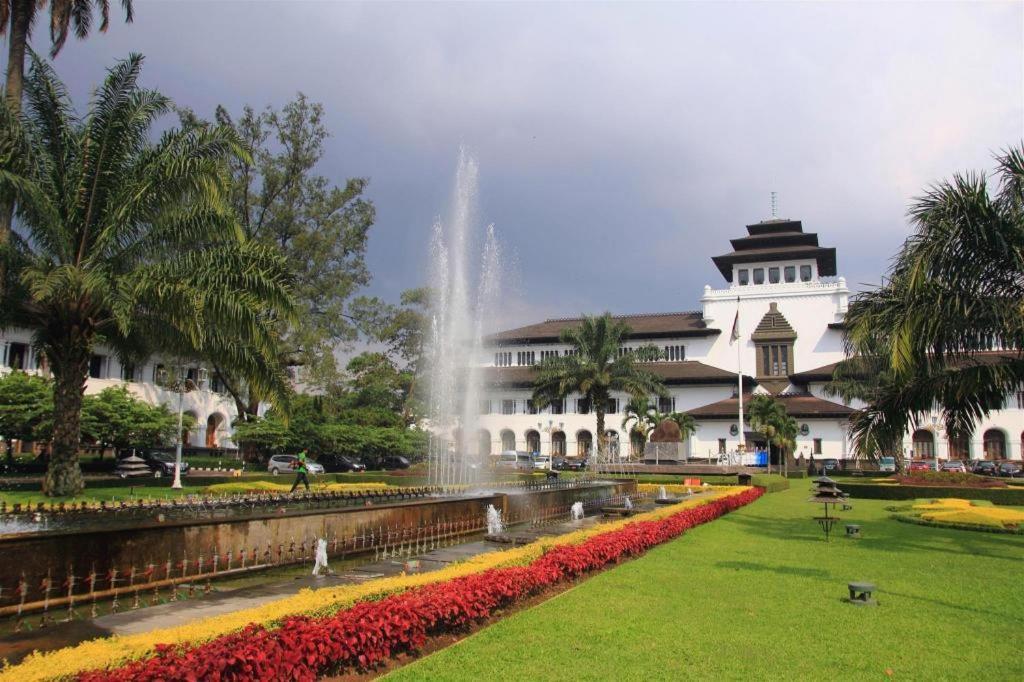 Super Oyo 617 Sukaraja Residence Syariah Bandung Dış mekan fotoğraf